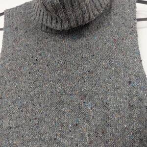 Club Monaco sleeveless sweater